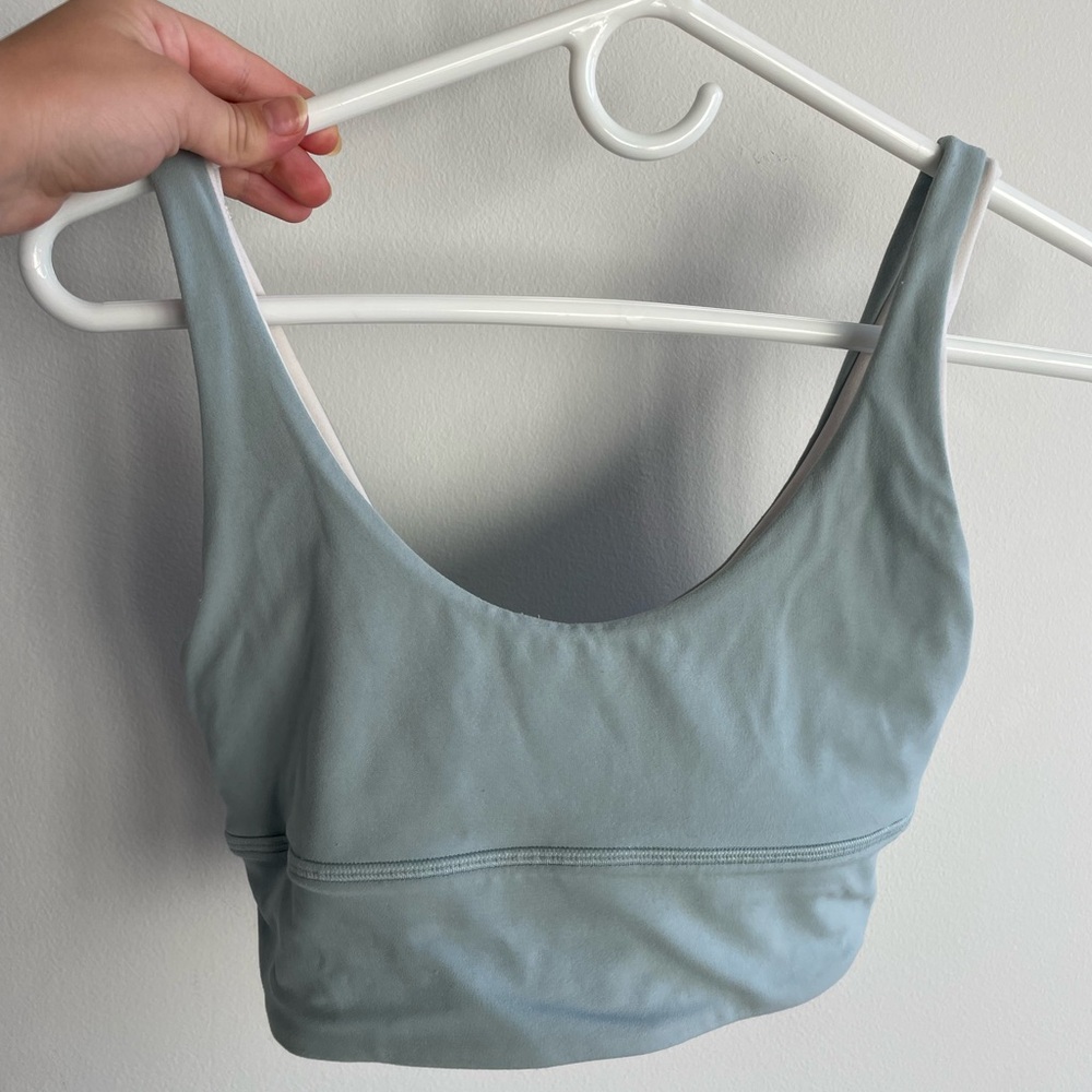 Reversible Lulu Lemon top 💙🤍